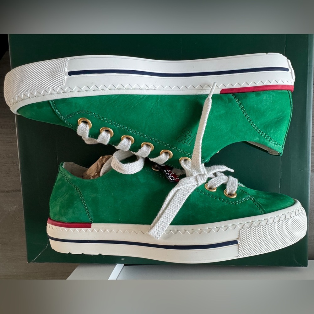 Green nubuk Sneakers. US 7
In Box, Never Used.